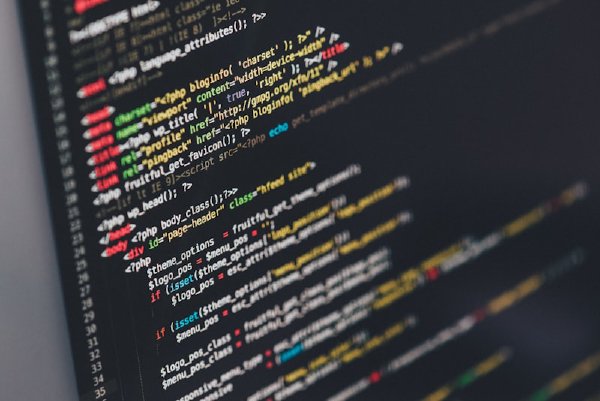 Wie viel Zeit spart KI in der Software-Entwicklung?